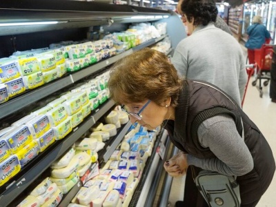 Los lácteos se compran cada vez menos, los reemplazan por productos más baratos y crecen las ventas "en negro"