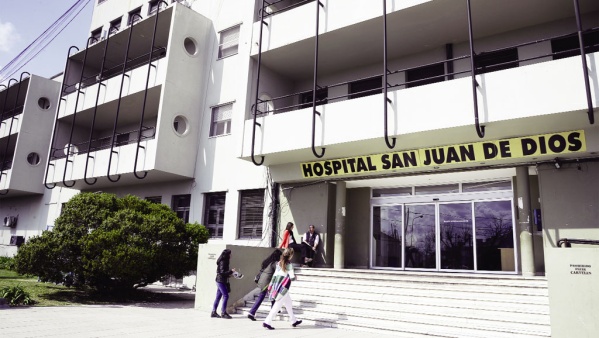 Continúan los despidos masivos en los hospitales de La Plata: ahora les tocó a empleados del San Juan de Dios