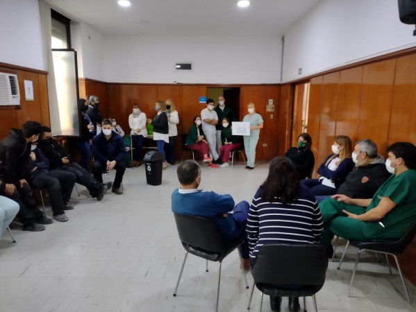 Rige una medida de fuerza de los trabajadores de la Sanidad en las clínicas de La Plata y solo se atienden urgencias