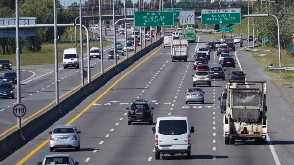 Por el fin de semana largo se registró el éxodo de 2500 autos por hora en la Autopista Buenos Aires-La Plata