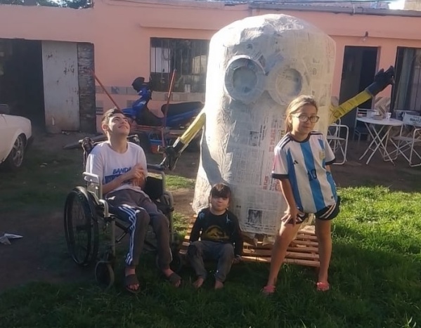 Es un "nene especial", se asusta por los cohetes y armaron un muñeco histórico para quemar en La Plata: "Hicimos magia"