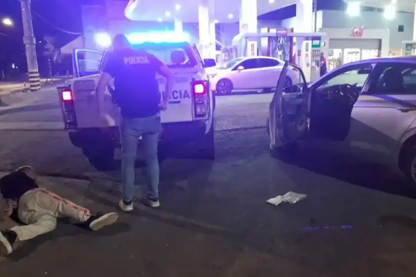 Detuvieron a un joven en La Plata mientras circulaba en un auto robado y realizaba maniobras peligrosas