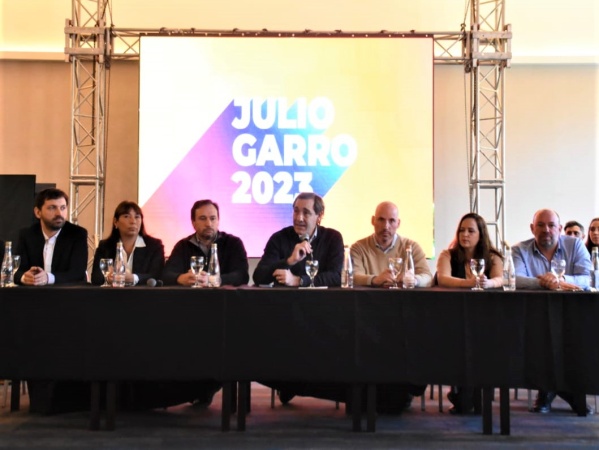 Julio Garro presentó quiénes lo acompañaran en su disputa por la reelección: "Este equipo será quien sostenga nuestra ciudad"