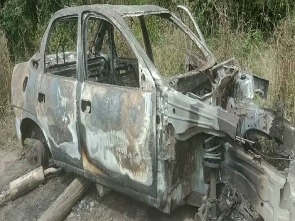 Simuló ser un pasajero y le robó el auto a un taxista: encontraron el rodado prendido fuego en Los Hornos