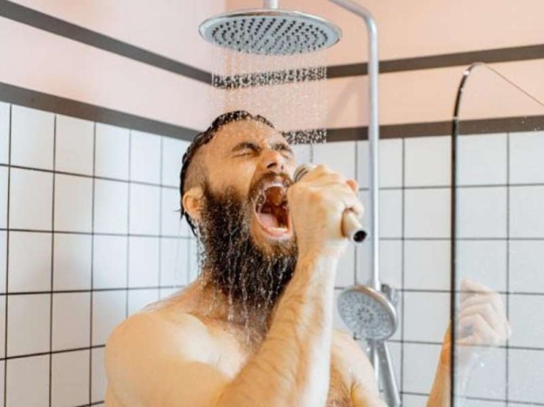 ¿Cuánto debe durar una ducha?