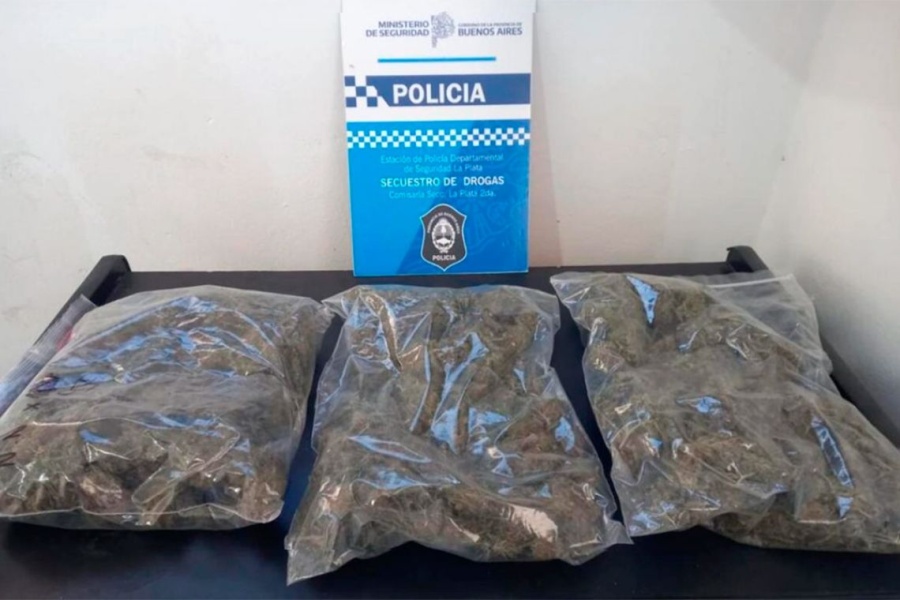Atraparon a dos remiseros narcos en La Plata: se pusieron nerviosos y ”avivaron” a la Policía