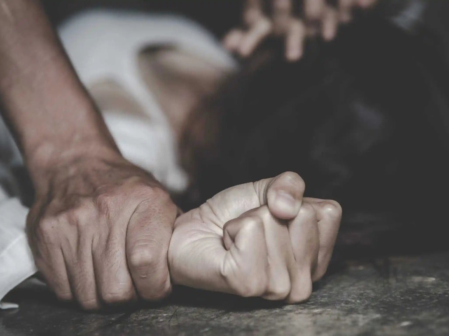 Denuncian un caso de abuso en una fiesta realizada en La Plata: ”Estaba dormida y sentía que me penetraba”