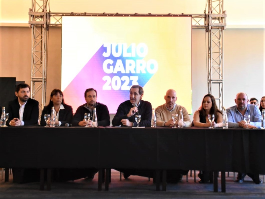 Julio Garro presentó quiénes lo acompañaran en su disputa por la reelección: ”Este equipo será quien sostenga nuestra ciudad”