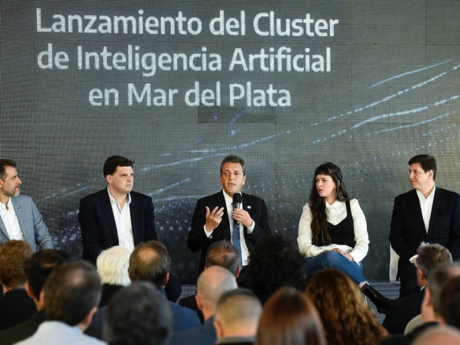 Massa: ”Tenemos que adaptar el sistema de educación secundaria, robótica y programación deben ser obligatorias en 2024”