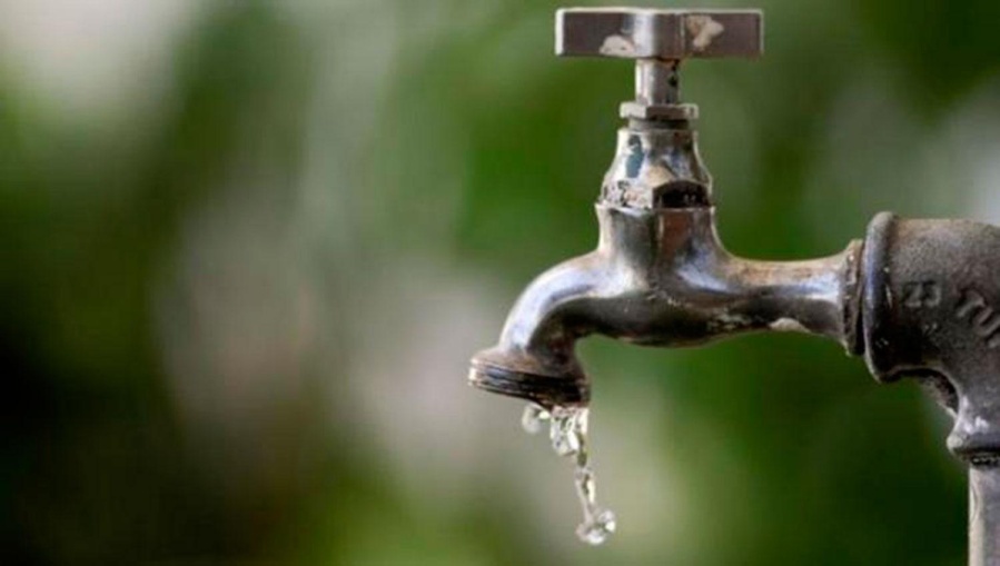 Crece la bronca contra ABSA por falta de agua en gran parte de Arturo Seguí