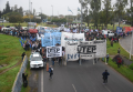 Piquetazo en la subida de la autopista Buenos Aires - La Plata contra Milei y Pettovello: "Son sordos con los reclamos"