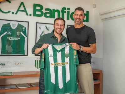 Banfield presentó en sociedad a Mariano Andújar