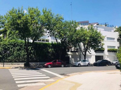 La familia Macri vende su mansión en Barrio Parque por 8 millones de dólares