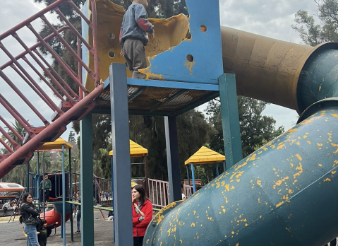 Vecinos volvieron a pedir el arreglo urgente de los juegos del Parque Saavedra: "Es un peligro para los chicos"