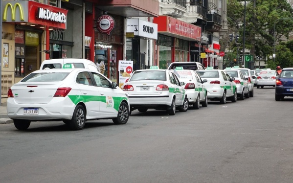 Ya rige el aumento del 25% en la tarifa de los taxis de La Plata