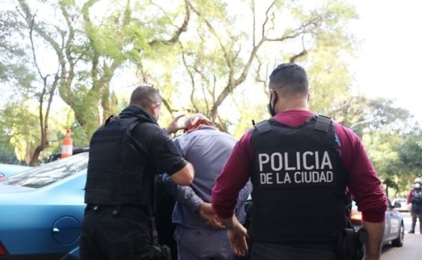 Un portero quedó detenido tras el hallazgo de un jubilado asesinado en un edificio de Palermo