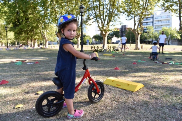 Extendieron los talleres gratuitos en La Plata para educar sobre el uso de la bicicleta: ya participaron 800 niños y niñas