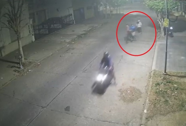 Una patota atacó a un joven de La Plata para robarle y todo quedó filmado