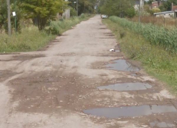 "Ni caminar se puede": vecinos de Olmos reclaman por el mal estado de varias cuadras en la zona de 42 y 155 bis
