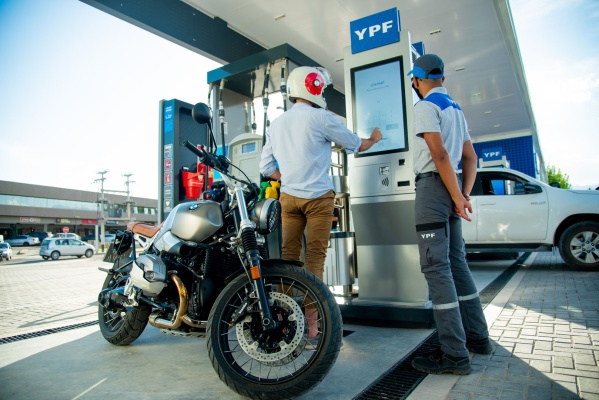 El Presidente de YPF afirmó que no está previsto ningún aumento de los combustibles