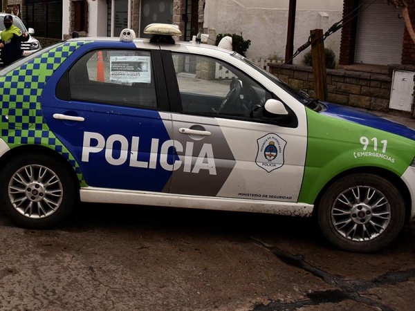 Violento robo a una policía y su hijo de dos años en La Plata