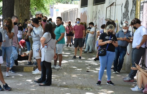Por la ola de calor, el Ministerio de Salud bonaerense modificó los horarios de los centros de hisopado de COVID en La Plata