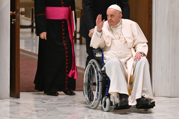 “No estoy bien de salud”: el Papa generó preocupación al suspender su discurso ante rabinos europeos