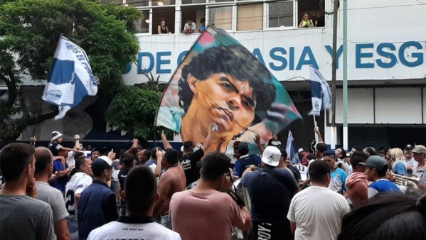 Los hinchas de Gimnasia no quieren ir al "Diego Maradona" y marcharán para defender el bosque