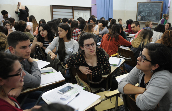 Aprobaron el proyecto para actualizar automáticamente el salario docente y el presupuesto universitario