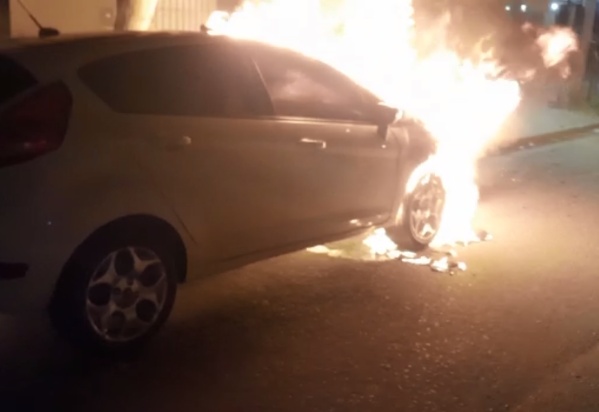 UOCRA: Abandonó la agrupación de Iván Tobar y a las pocas horas le prendieron fuego el auto en 81 y 121