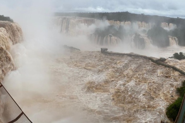 Cerraron el Parque Nacional de las Cataratas del Iguazú por la crecida de los ríos