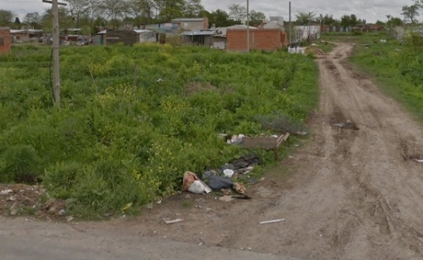 Vecinos de Los Hornos piden que coloquen un conteiner de basura para que "los residuos dejen de estar en la calle"