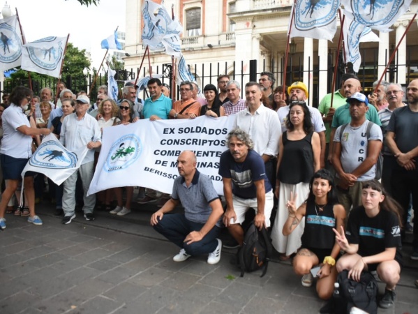 "El decreto habilita la extranjerización de las tierras": desde el CECIM La Plata reclaman contra el DNU del Gobierno