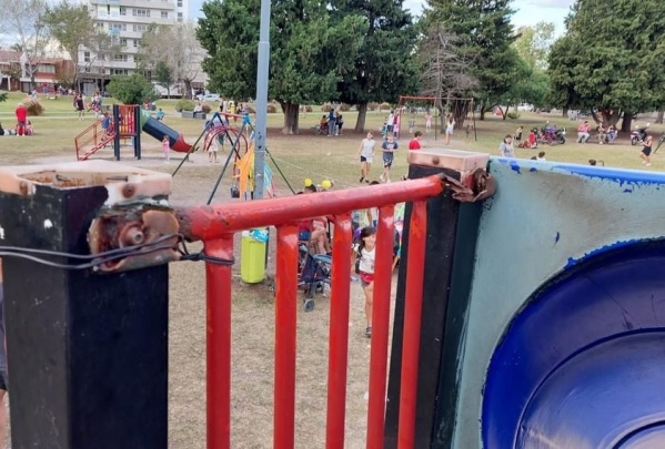 En Parque Alberti reclamaron por una solución "estructural" a los juegos dañados