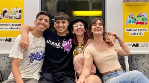 “Improbichos”, un grupo viral que improvisa en el subte y reversiona las cámaras ocultas de “VideoMatch”