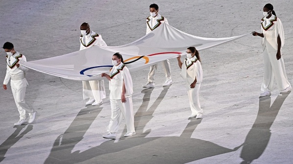 La Peque Paula Pareto llevó la bandera olímpica en Tokio