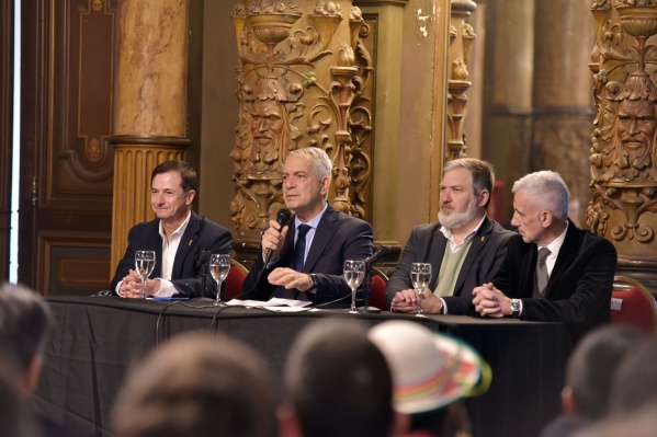 Alak homenajeó a las víctimas del atentado a la AMIA, apoyó a la colectividad judía y pidió justicia: "Es una deuda del país"