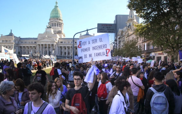 El Gobierno acusó a las universidades de “inventar alumnos” para cobrar fondos