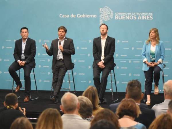 Kicillof llevó a cabo una nueva firma de convenios "Municipios a la Obra"