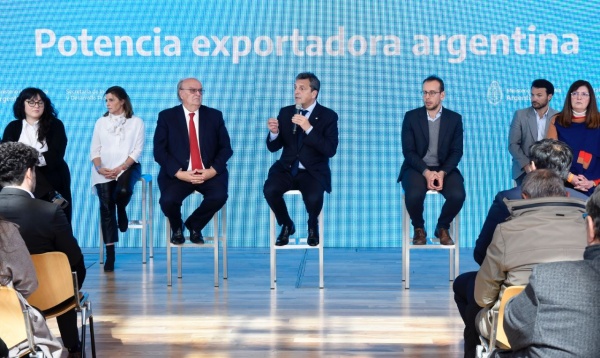 Massa anunció una inversión de 19 mil millones de pesos y créditos para pymes exportadoras