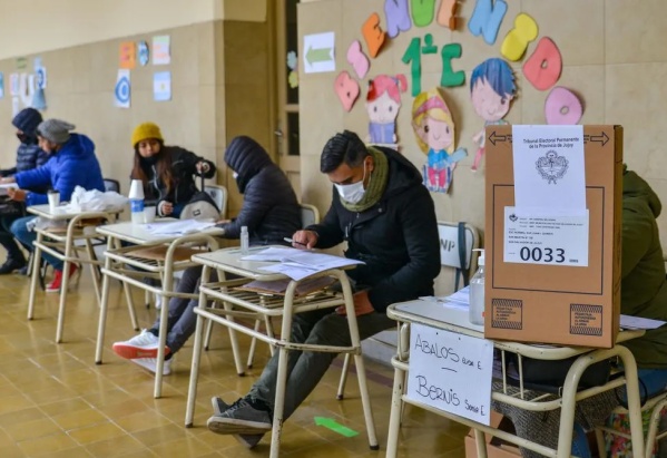 La Cámara Electoral aclaró que "los que tienen síntomas el día de la elección deben ir a hisoparse"