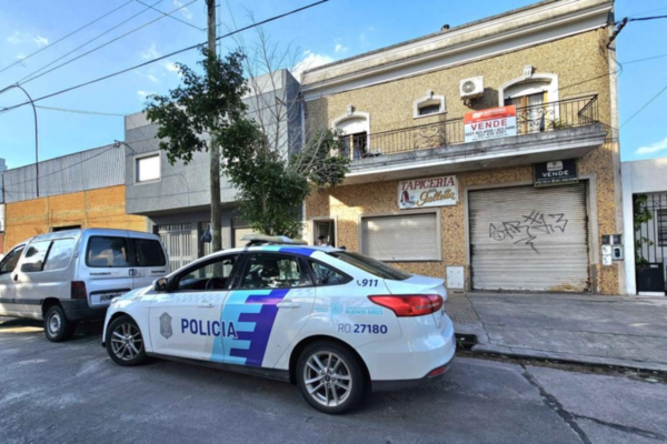 Aterrador asalto a una pareja en La Plata: ladrones ingresaron a su casa mientras dormían y los asfixiaron con almohadas