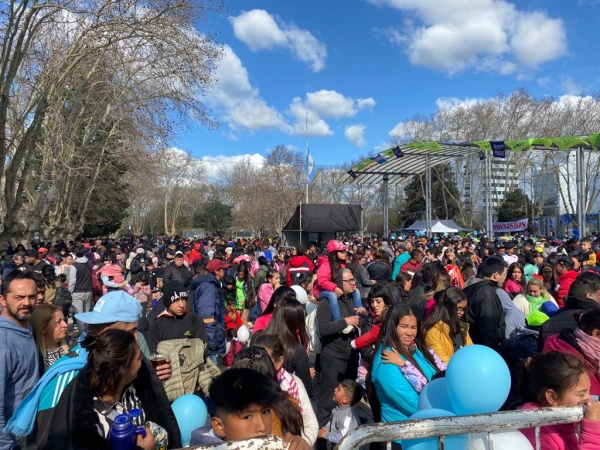 Con juguetes, comida y shows, UOCRA La Plata realizó un megafestival para las infancias en Plaza Islas Malvinas