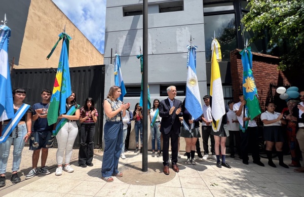 Alak encabezó la celebración del aniversario 32 de San Carlos junto a los vecinos: "Hemos sido los padres de la delegación"