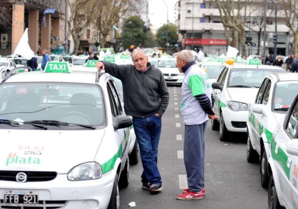 Aprobaron la suba de taxis en La Plata y el nuevo cuadro tarifario entrará en vigencia este viernes