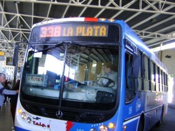 El TALP que va a La Plata continúa de paro y hay indignación entre los pasajeros afectados