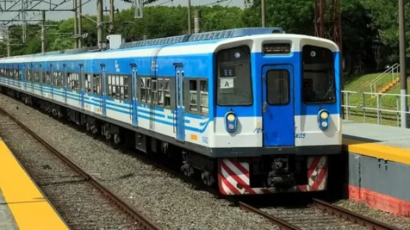 Servicio reducido del Tren Roca por accidente entre estaciones Tolosa-La Plata