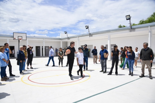 Garro inauguró el nuevo Centro Comunitario de El Rincón, pensado para que se realicen actividades sociales y deportivas