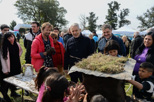 Desembarcó "Nos vemos en el barrio" en San Carlos con vacunación, trámites, cortes de pelo gratuitos y más servicios clave