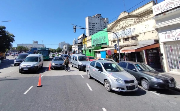 Remises en La Plata: quieren extender el vencimiento de los autos "viejos" para aliviar a los conductores